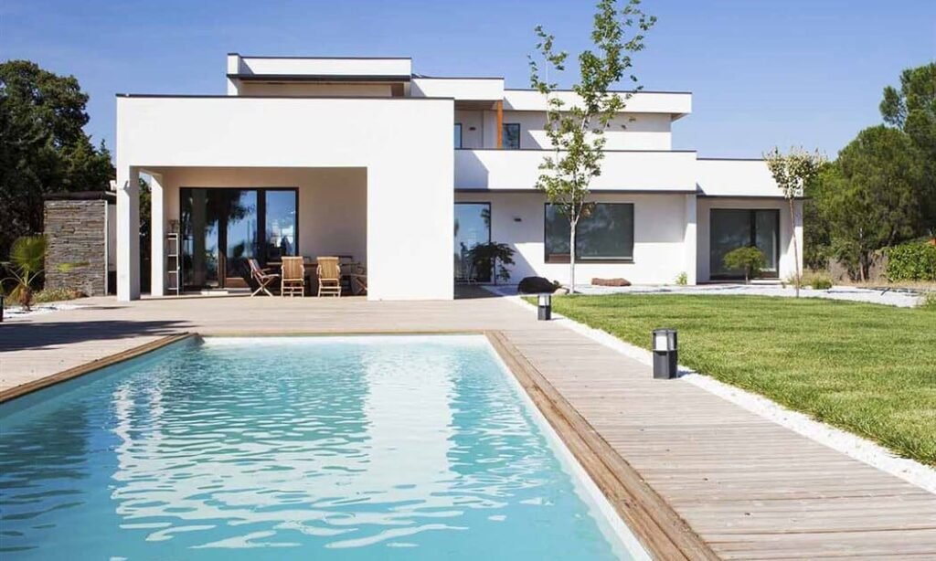 casa elegante con piscina